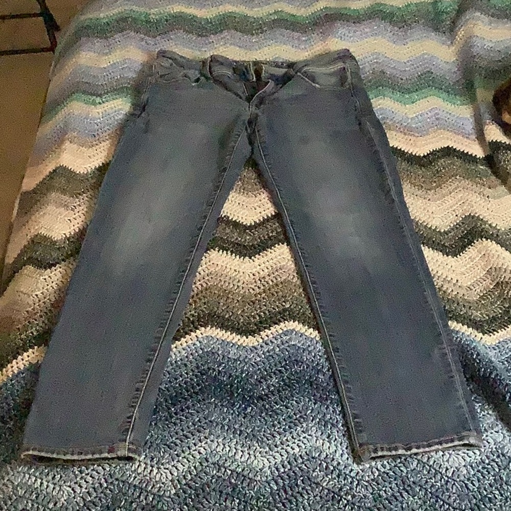 American eagle outfitters so 6
